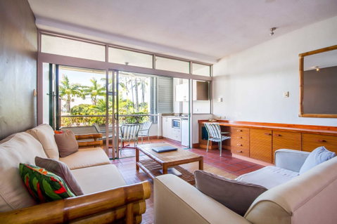 Club Tropical Resort - Official Onsite Reception & Check In - Accommodation Resorts 15