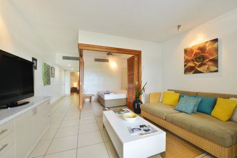 Club Tropical Resort - Official Onsite Reception & Check In - Accommodation Resorts 13
