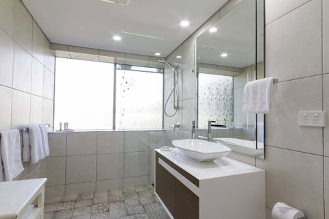 Club Tropical Resort - Official Onsite Reception & Check In - Accommodation Resorts 25