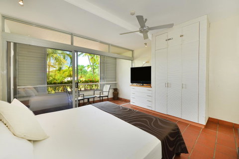Club Tropical Resort - Official Onsite Reception & Check In - Accommodation Resorts 43