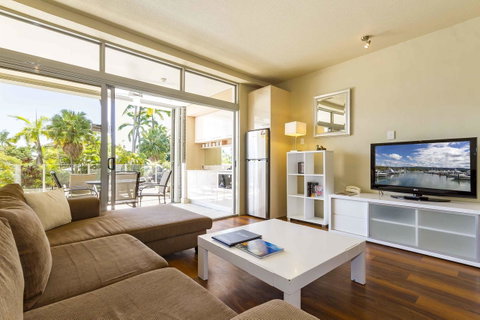 Club Tropical Resort - Official Onsite Reception & Check In - Accommodation Resorts 11