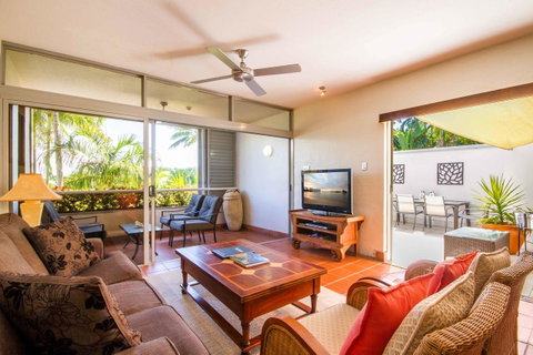 Club Tropical Resort - Official Onsite Reception & Check In - Accommodation Resorts 21