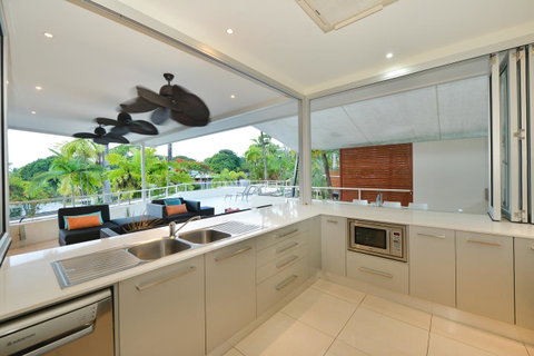 Club Tropical Resort - Official Onsite Reception & Check In - Accommodation Resorts 37