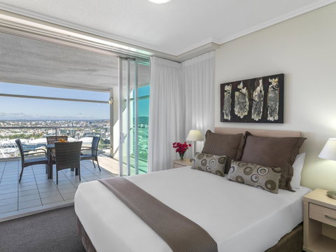 Oaks Brisbane Casino Tower Suites - Accommodation Resorts 9