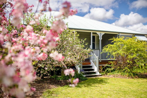 Apple Blossom Cottages - Accommodation Resorts 1