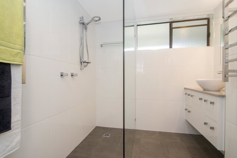 Tropical Reef Apartments - Accommodation Resorts 9
