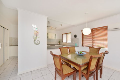 Tropical Reef Apartments - Accommodation Resorts 20