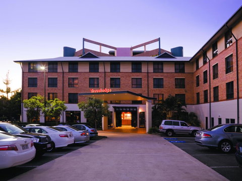 Mercure Brisbane Garden City - Accommodation Resorts 17