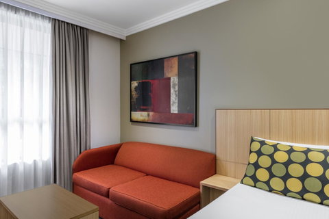 Mercure Brisbane Garden City - Accommodation Resorts 3