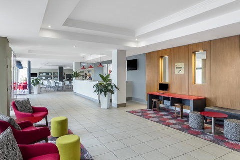 Mercure Brisbane Garden City - Accommodation Resorts 9