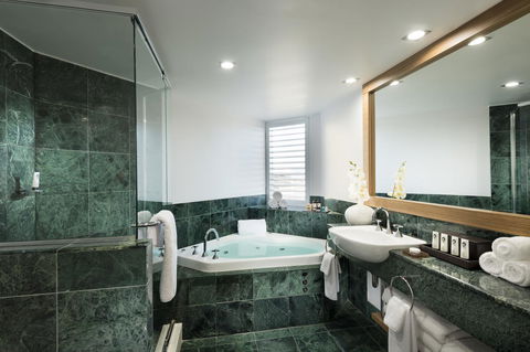 Sofitel Gold Coast Broadbeach - Accommodation Resorts 4