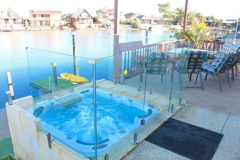 Waterside Resort Style - Accommodation Resorts 0