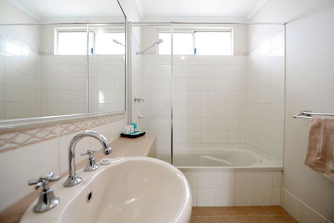 Wavecrest Village & Tourist Park - Accommodation Resorts 3