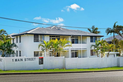WAVES ON MAIN, 4/1 MAIN STREET - Accommodation Resorts 3