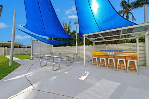 WAVES ON MAIN, 4/1 MAIN STREET - Accommodation Resorts 2