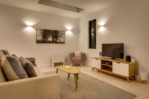White Room Apartments - Accommodation Resorts 2