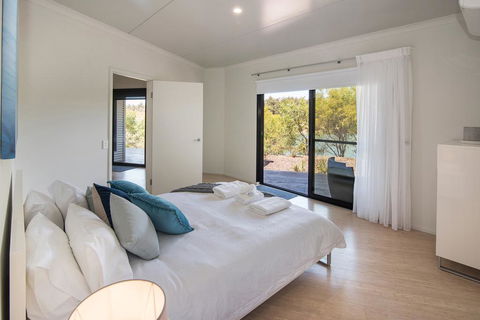Wirraway Luxury Chalet - Accommodation Resorts 2