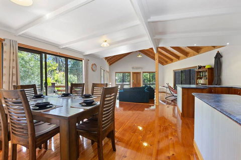 YARRABEE - The Perfect Getaway! - Accommodation Resorts 0