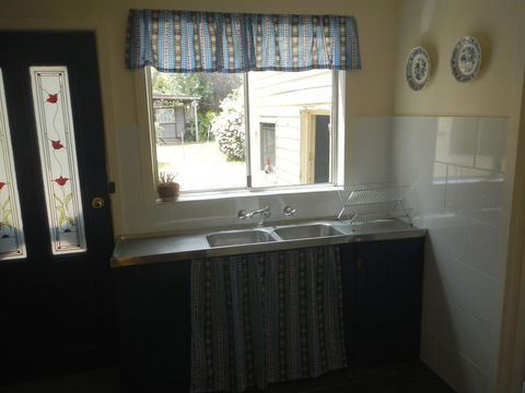 Yarram Cottage: Art And Accommodation - Accommodation Resorts 2