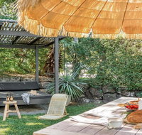 Your Luxury Escape - Den - 5min walk to Clarke's Beach - Accommodation Resorts