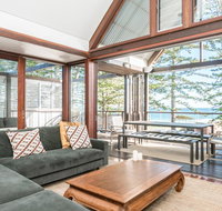 Your Luxury Escape - On The Bay - Stunning Beachfront Apartment - Accommodation Resorts