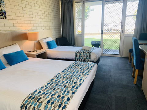 Zorba Waterfront Motel - Accommodation Resorts 2
