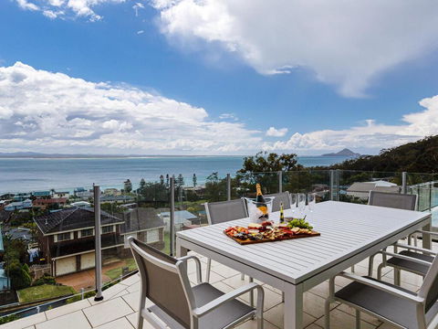 Maison De La Mer 30 Mulubinda Parade - Luxurious, Linen, Aircon And Panoramic Views - Accommodation Resorts 0