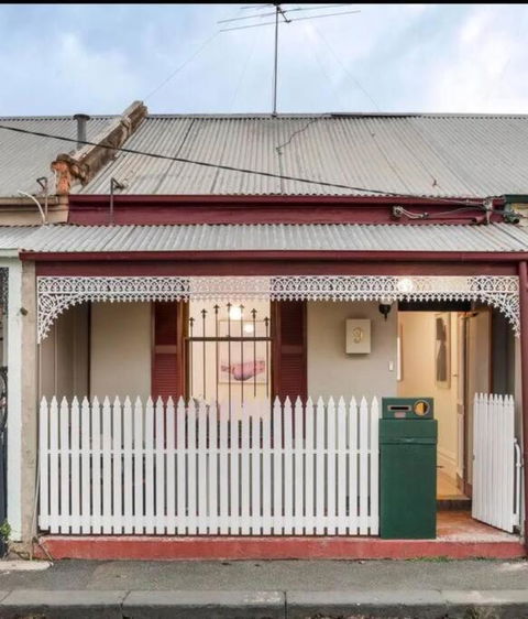 A Beautiful Terrace House With Parking & Courtyard - Accommodation Resorts 0