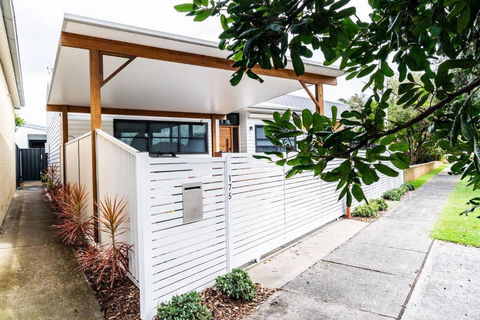 A Chic Coastal Hideaway At Toowoon Bay Beach - Accommodation Resorts 1