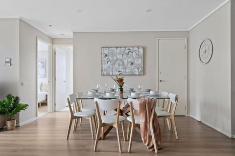 A Cozy 2BR Apt Near Crown Sleeps 6 FREE Parking - Accommodation Resorts 1