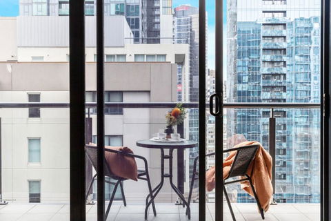 A Cozy 2BR Apt Near Crown Sleeps 6 FREE Parking - Accommodation Resorts 4