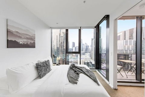 A Cozy 2BR Apt With Yarra Views FREE Parking - Accommodation Resorts 0
