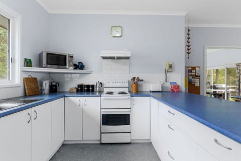 A Little Touch Of Paradise - Accommodation Resorts 4