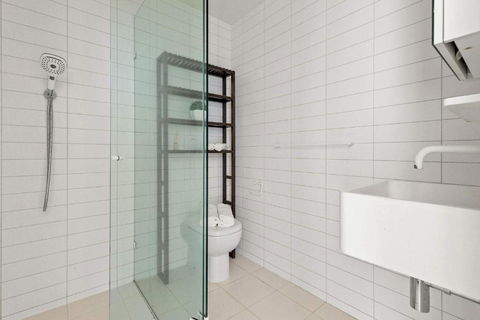 A Modern & Cozy 2BR Apartment With City Views - Accommodation Resorts 4