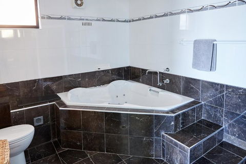 A Stones Throw At Mollymook Beach - Accommodation Resorts 1