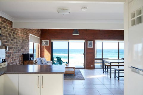 A Stones Throw At Mollymook Beach - Accommodation Resorts 3
