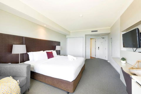 A Waterview Oasis On The Esplanade With Pool - Accommodation Resorts 1