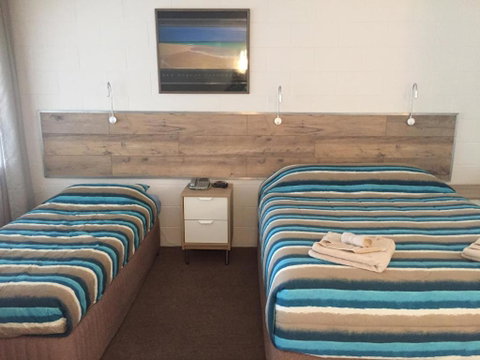 A & A Motel - Accommodation Resorts 2