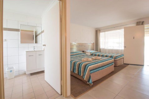 A & A Motel - Accommodation Resorts 3
