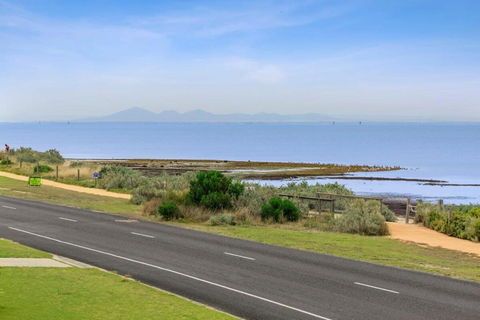 Absolute Bay Frontage With Open Fire And Spa Bath - Accommodation Resorts 2