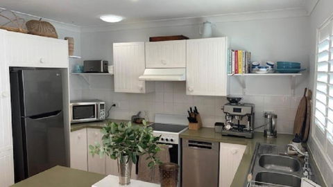 Absolute Beach Front - Accommodation Resorts 4