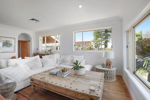 Absolute Beachfront Luxury In Narrabeen - Accommodation Resorts 4