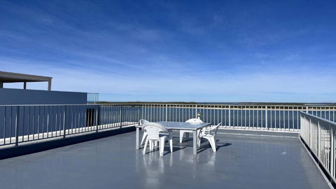 Absolute Waterfront With Rooftop! - Accommodation Resorts 1