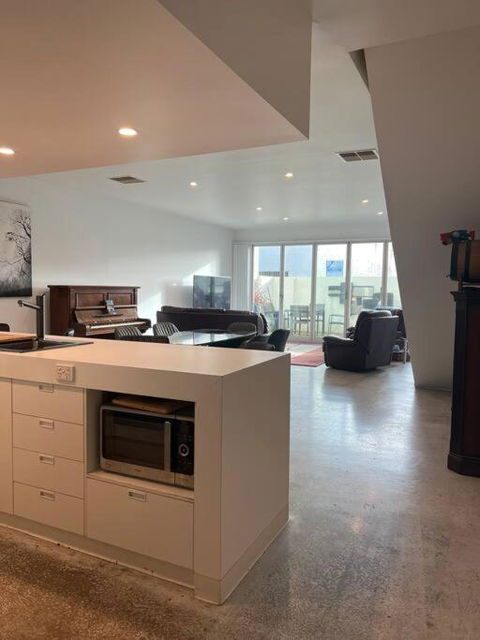 Access To All CBD Has To Offer - Accommodation Resorts 4