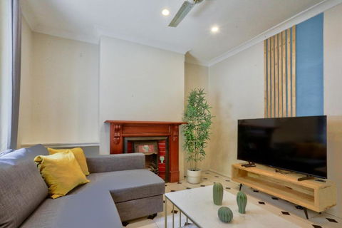 Affordable 3 Bedroom House Darlinghurst With 2 E-Bikes Included - Accommodation Resorts 0