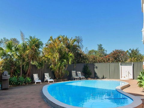 Albacore 3 Waterfront Pool Lift And Views - Accommodation Resorts 4