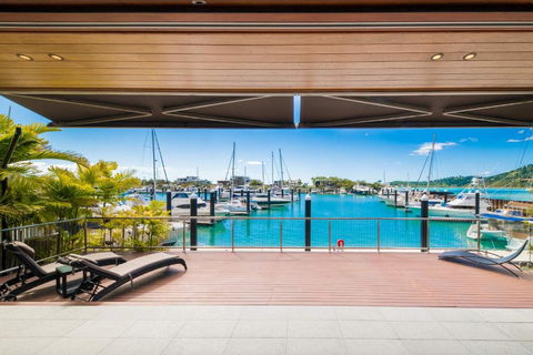 Airlie Beach Marina-Front Luxury At 10 The Cove - Accommodation Resorts 1