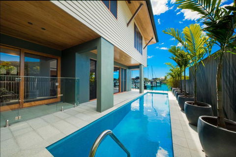 Airlie Beach Marina-Front Luxury At 10 The Cove - Accommodation Resorts 2