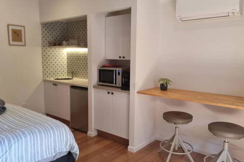 Alcorn Garden Studio Main House Attached-Dog Friendly 2 Mins Walk To Beach - Accommodation Resorts 2