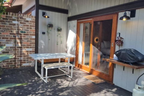 Alcorn Garden Studio Main House Attached-Dog Friendly 2 Mins Walk To Beach - Accommodation Resorts 3